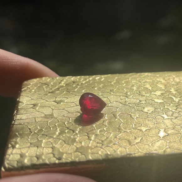 2.3 CT heart-cut natural RUBY - Picture 5 of 9